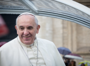 Papa Francesco al "Corriere della Sera": "Dobbiamo disarmare le parole, le menti e la Terra"